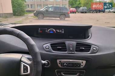 Минивэн Renault Scenic 2012 в 