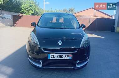 Минивэн Renault Scenic 2012 в 