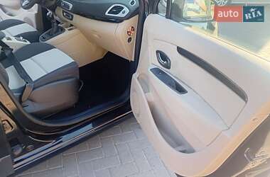 Минивэн Renault Scenic 2012 в 
