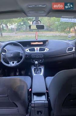 Минивэн Renault Scenic 2010 в 