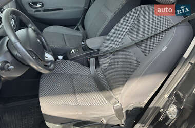 Минивэн Renault Scenic 2011 в 