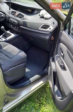 Минивэн Renault Scenic 2011 в 