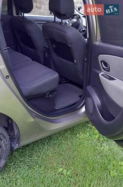Минивэн Renault Scenic 2011 в 