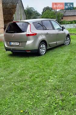 Минивэн Renault Scenic 2011 в 