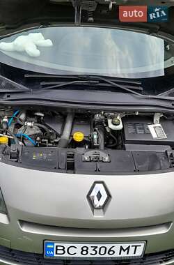 Минивэн Renault Scenic 2011 в 