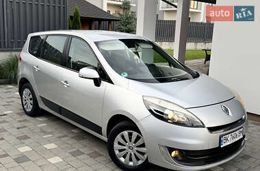 Минивэн Renault Scenic 2012 в 