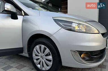 Минивэн Renault Scenic 2012 в 