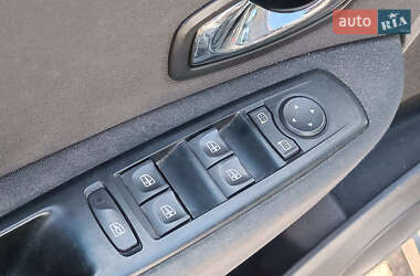 Минивэн Renault Scenic 2012 в 