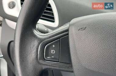 Минивэн Renault Scenic 2013 в 