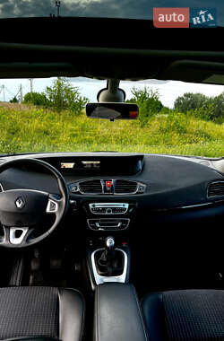 Минивэн Renault Scenic 2011 в 