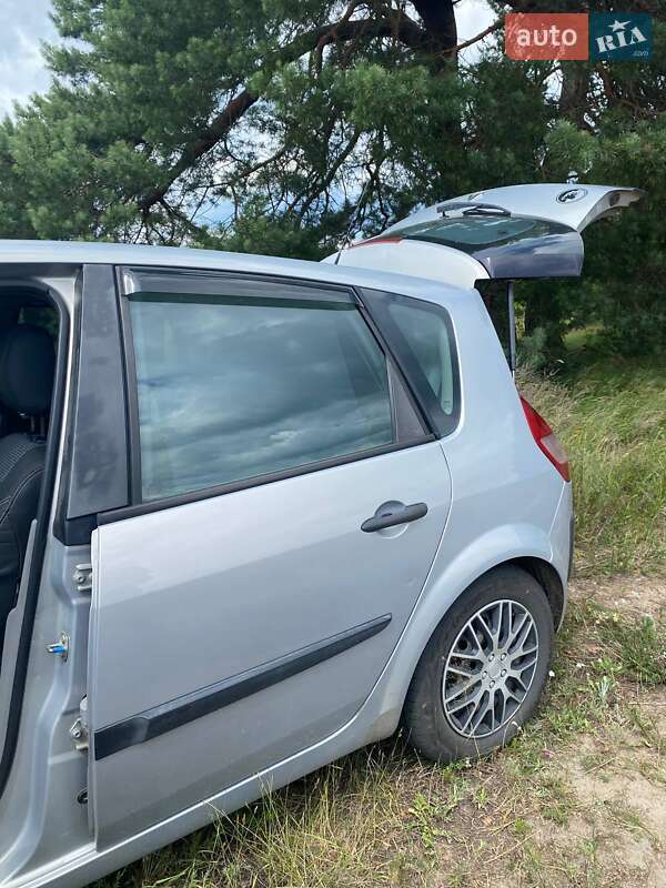 Минивэн Renault Scenic 2003 в Вараше