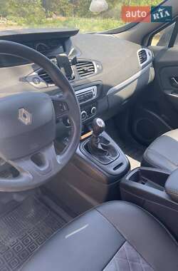 Минивэн Renault Scenic 2014 в 