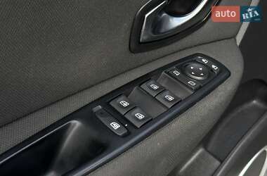 Минивэн Renault Scenic 2010 в 
