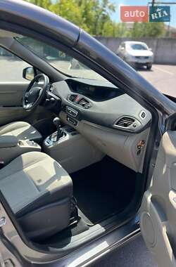 Минивэн Renault Scenic 2011 в 