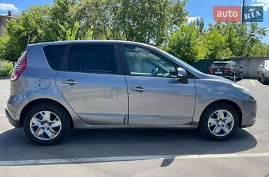 Минивэн Renault Scenic 2011 в 
