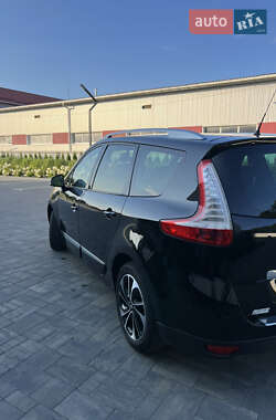 Минивэн Renault Scenic 2014 в 