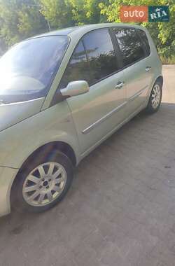 Минивэн Renault Scenic 2004 в 
