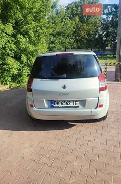 Минивэн Renault Scenic 2004 в 