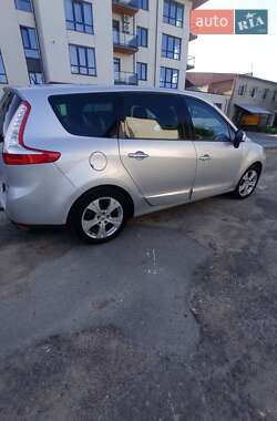 Минивэн Renault Scenic 2010 в 