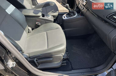 Минивэн Renault Scenic 2013 в 