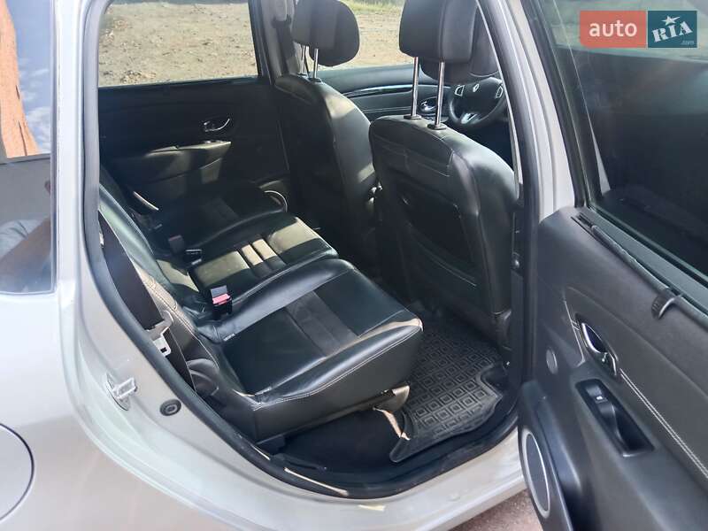 Минивэн Renault Scenic 2011 в Ромнах