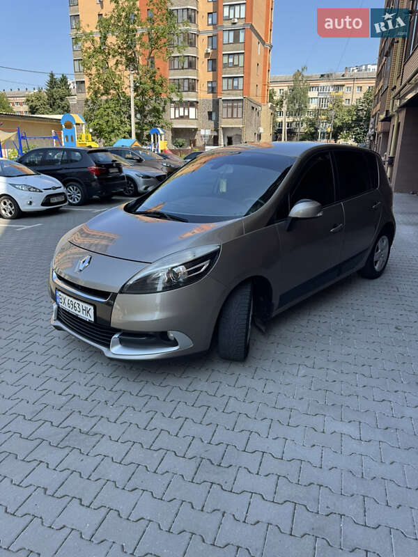 Минивэн Renault Scenic 2012 в 