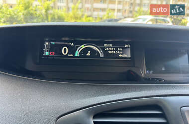 Минивэн Renault Scenic 2012 в 