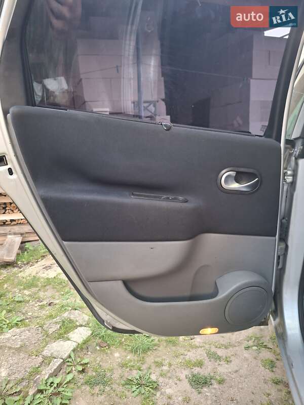 Минивэн Renault Scenic 2005 в Скнилове