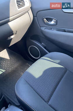Минивэн Renault Scenic 2009 в 