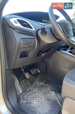 Минивэн Renault Scenic 2009 в 