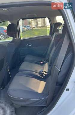 Минивэн Renault Scenic 2010 в 