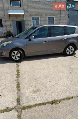 Минивэн Renault Scenic 2011 в 