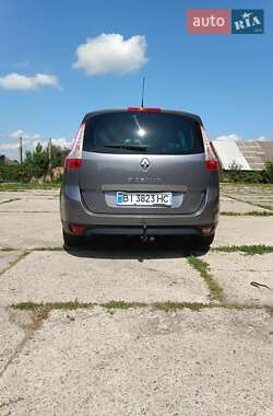 Минивэн Renault Scenic 2011 в 