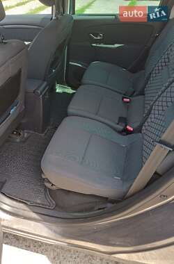 Минивэн Renault Scenic 2011 в 
