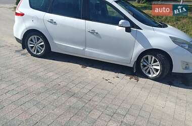 Минивэн Renault Scenic 2009 в 