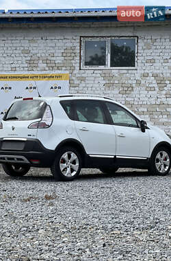 Минивэн Renault Scenic 2015 в 