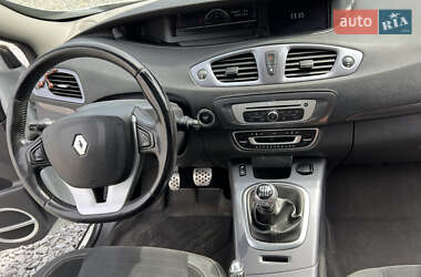Минивэн Renault Scenic 2015 в 