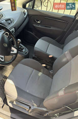 Минивэн Renault Scenic 2012 в 