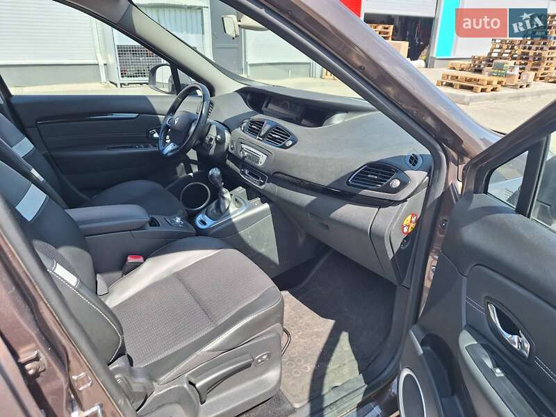 Минивэн Renault Scenic 2013 в Нововолынске