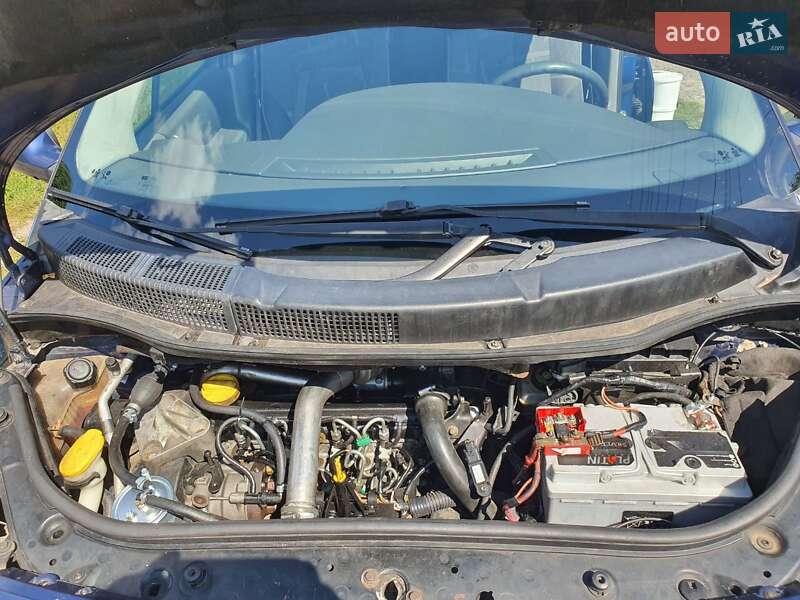 Минивэн Renault Scenic 2003 в Буче