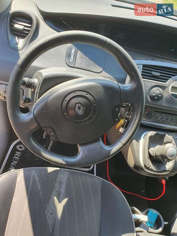 Минивэн Renault Scenic 2003 в Буче