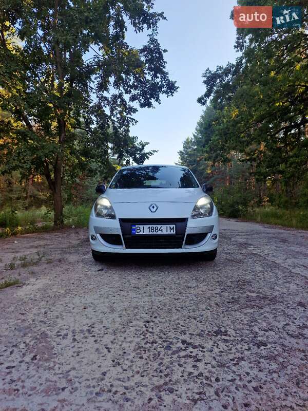 Минивэн Renault Scenic 2011 в 