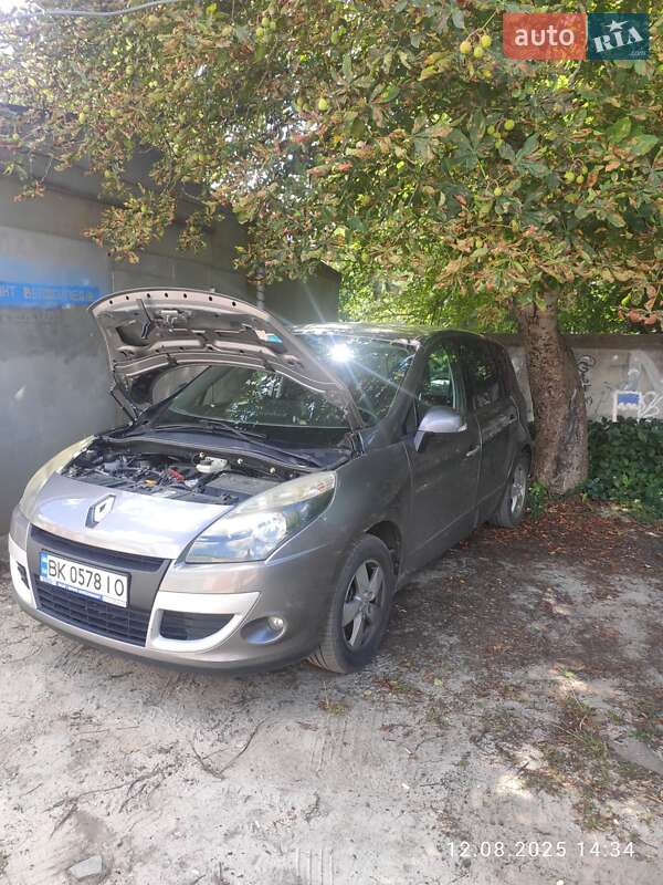 Минивэн Renault Scenic 2009 в Вараше