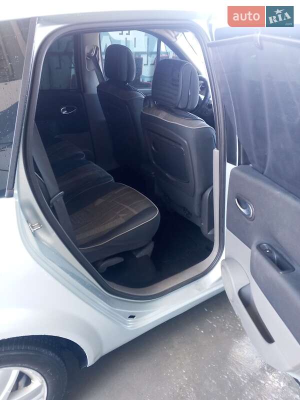 Минивэн Renault Scenic 2004 в Владимире