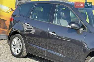 Минивэн Renault Scenic 2011 в 