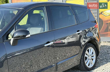 Минивэн Renault Scenic 2011 в 