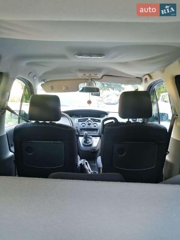 Минивэн Renault Scenic 2004 в Нетешине
