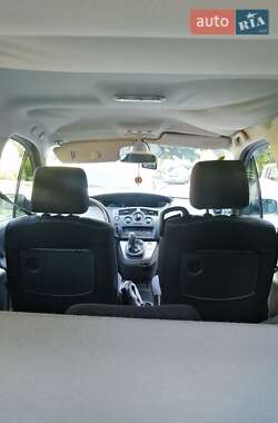 Минивэн Renault Scenic 2004 в 
