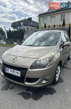 Минивэн Renault Scenic 2009 в 