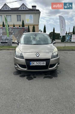 Минивэн Renault Scenic 2009 в 